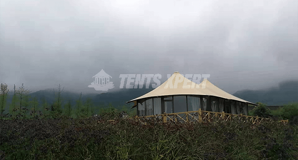 Certains accessoires et installations sont nécessaires lors de la construction d'une tente de glamping