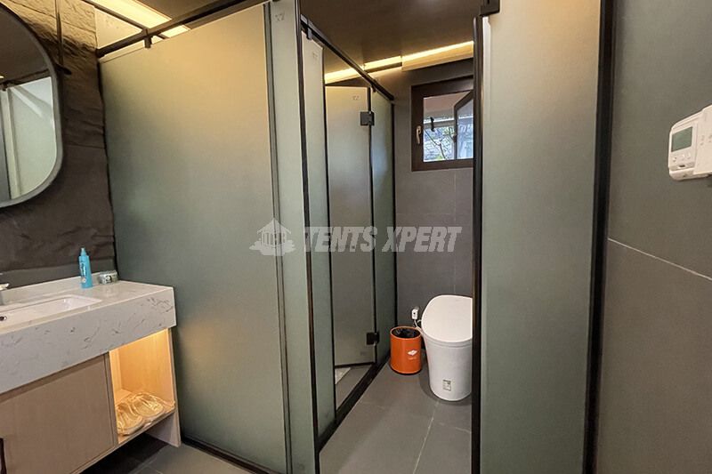 tente avec toilettes