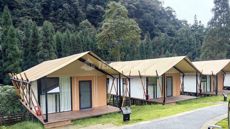 Site de glamping forestier
