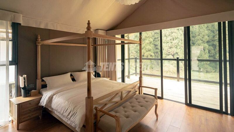 Site de glamping forestier